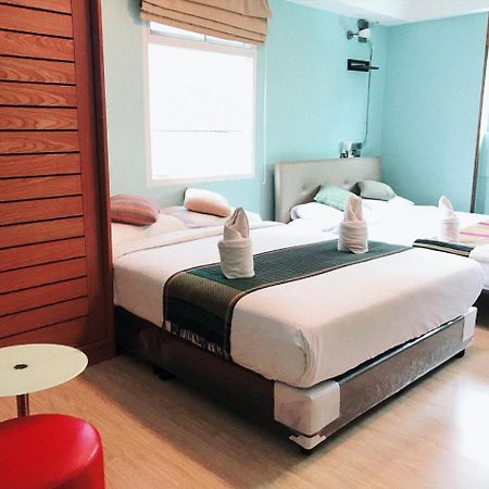 Tawan Bed Club Hostel Csiangmaj Kültér fotó