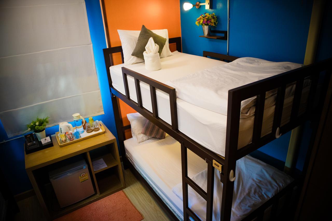 Tawan Bed Club Hostel Csiangmaj Kültér fotó
